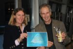 Resultaten Solargraphy-experiment Zeeuws Archief en Volkssterrenwacht Philippus Lansbergen onthuld op 23 december 2010. Jan Koeman van de Sterrenwacht en Zeeuws Archief directeur Hannie Kool-Blokland